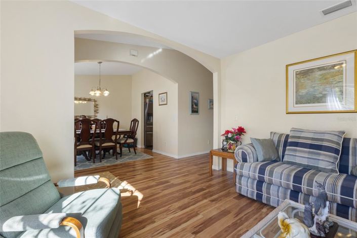 Image No.8-3 Bed House for sale