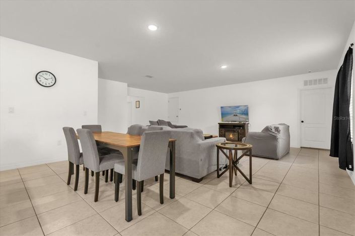 Image No.10-4 Bed House for sale