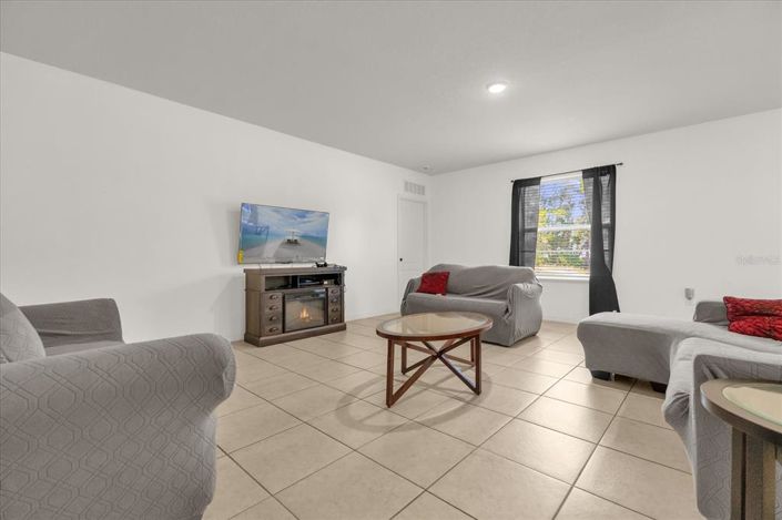 Image No.11-4 Bed House for sale