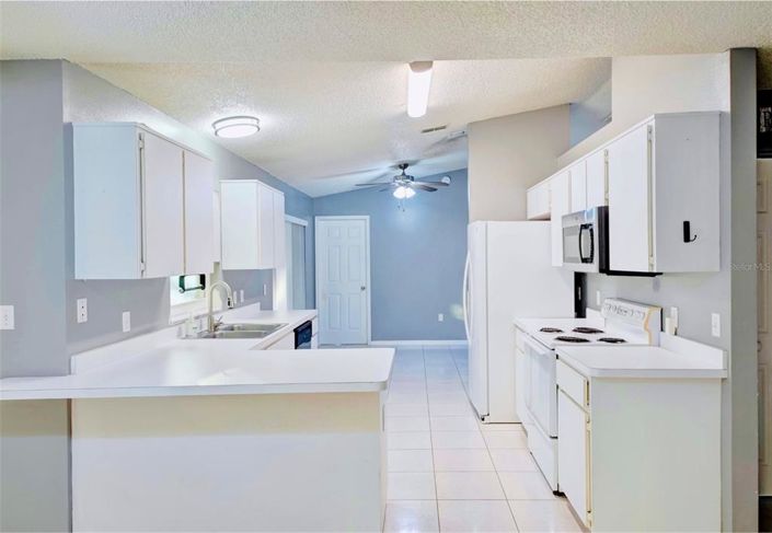 Image No.8-3 Bed House for sale