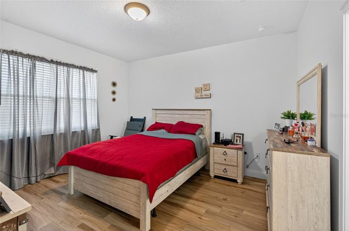 Image No.16-4 Bed House for sale