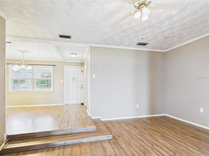 Image No.10-3 Bed House for sale