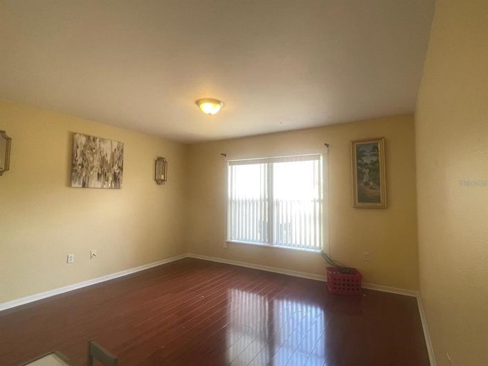 Image No.10-4 Bed House for sale