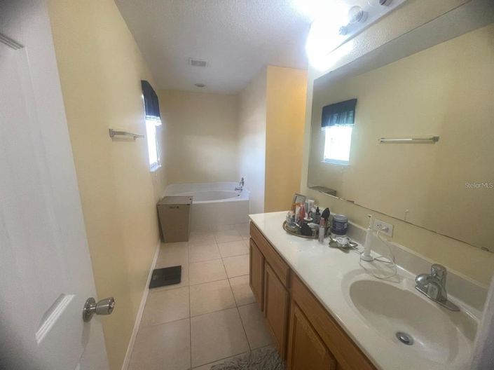 Image No.19-4 Bed House for sale