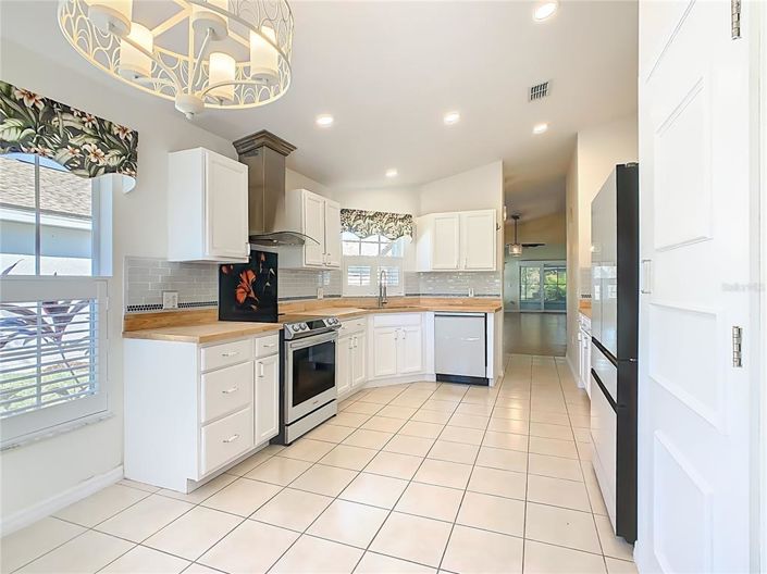 Image No.12-2 Bed House for sale