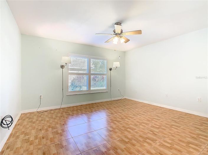 Image No.16-2 Bed House for sale