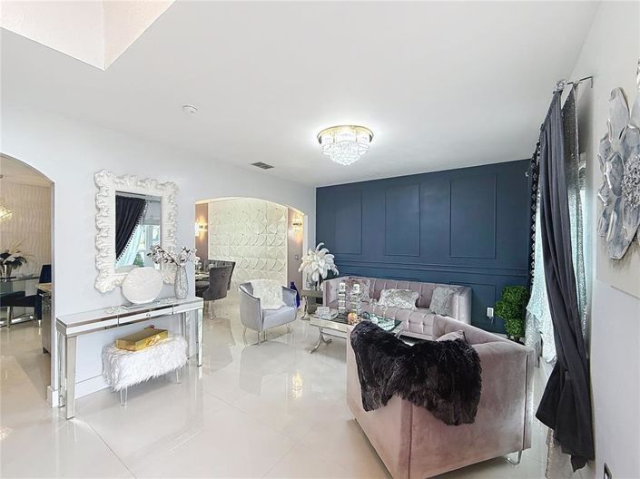 Image No.7-4 Bed House for sale