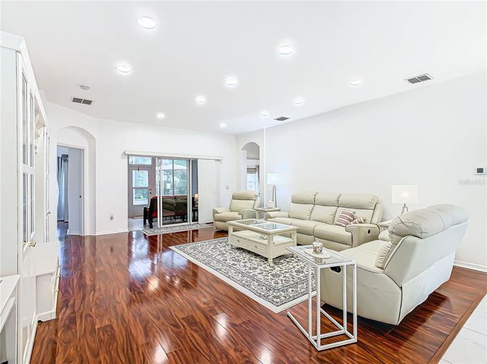 Image No.7-3 Bed House for sale