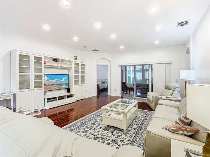 Image No.8-3 Bed House for sale