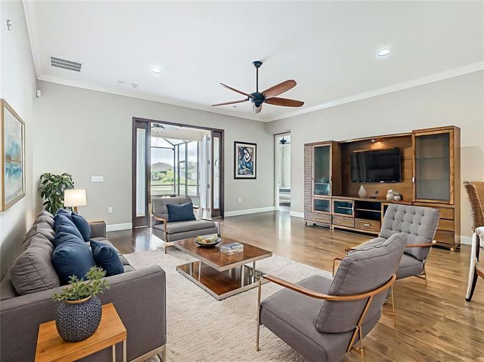 Image No.10-3 Bed House for sale