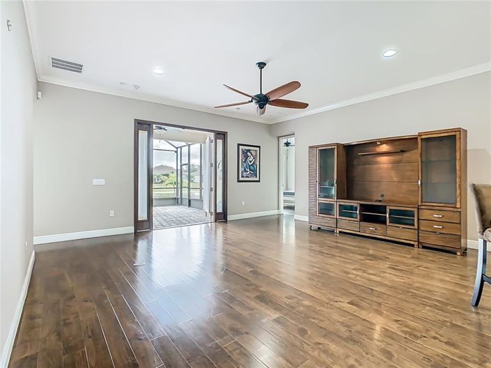 Image No.11-3 Bed House for sale