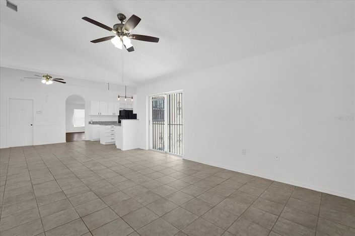 Image No.10-3 Bed House for sale