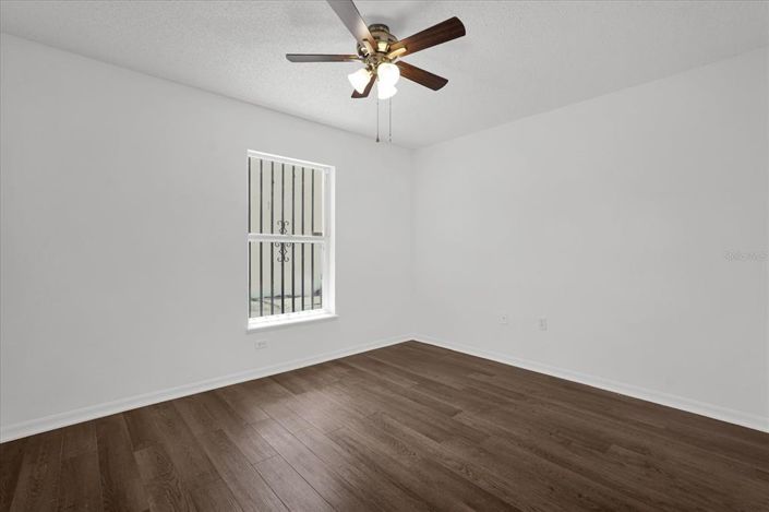 Image No.15-3 Bed House for sale