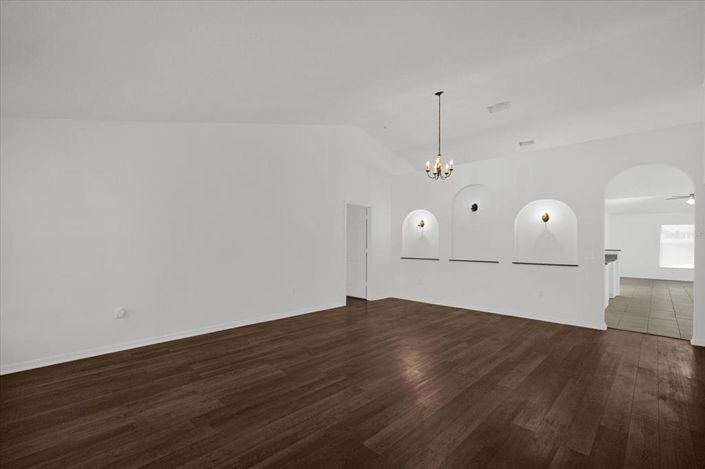 Image No.6-3 Bed House for sale