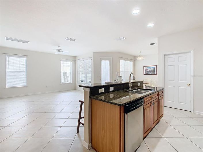 Image No.17-4 Bed House for sale