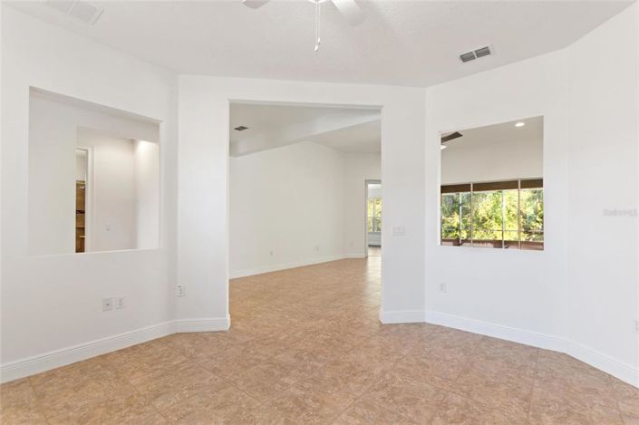 Image No.11-2 Bed House for sale