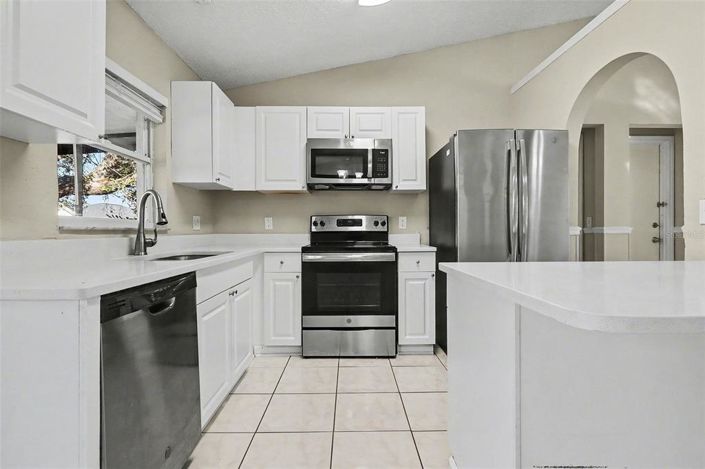 Image No.10-3 Bed House for sale