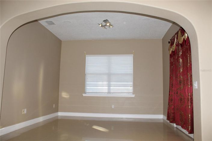 Image No.10-5 Bed House for sale