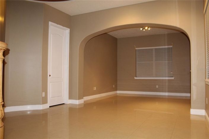 Image No.11-5 Bed House for sale