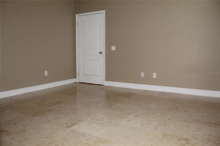 Image No.36-5 Bed House for sale