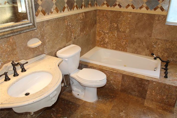 Image No.38-5 Bed House for sale