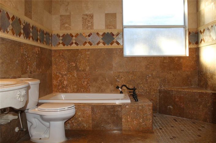 Image No.40-5 Bed House for sale