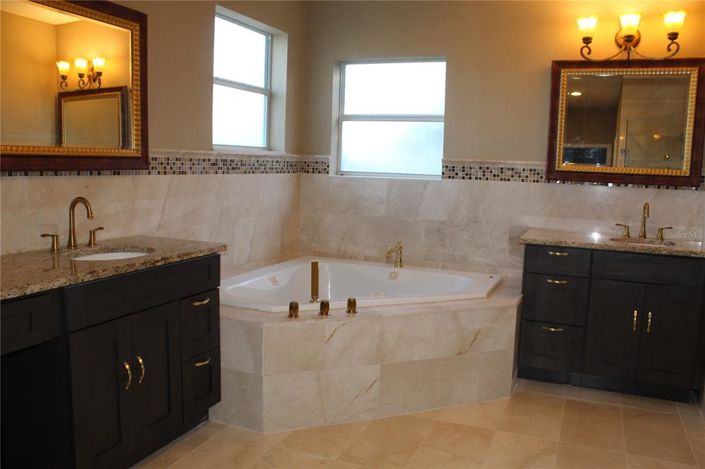 Image No.52-5 Bed House for sale