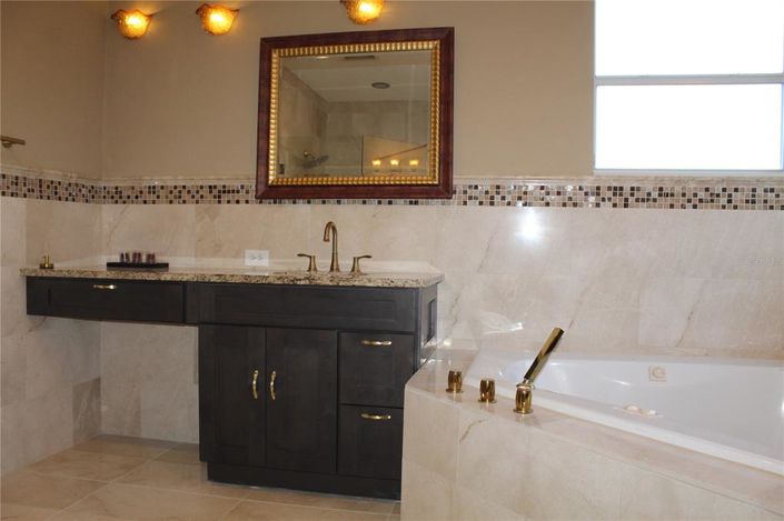 Image No.53-5 Bed House for sale