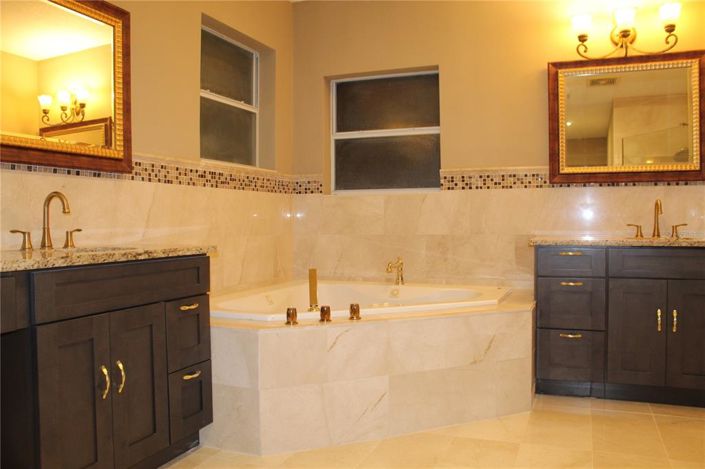 Image No.54-5 Bed House for sale