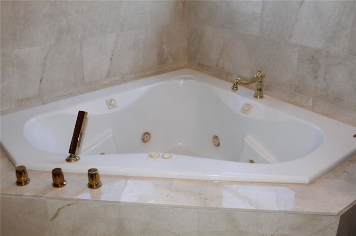 Image No.60-5 Bed House for sale