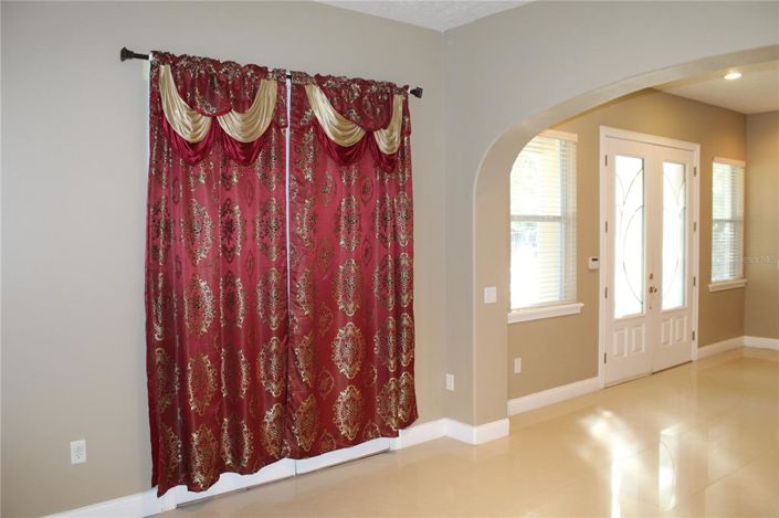 Image No.9-5 Bed House for sale