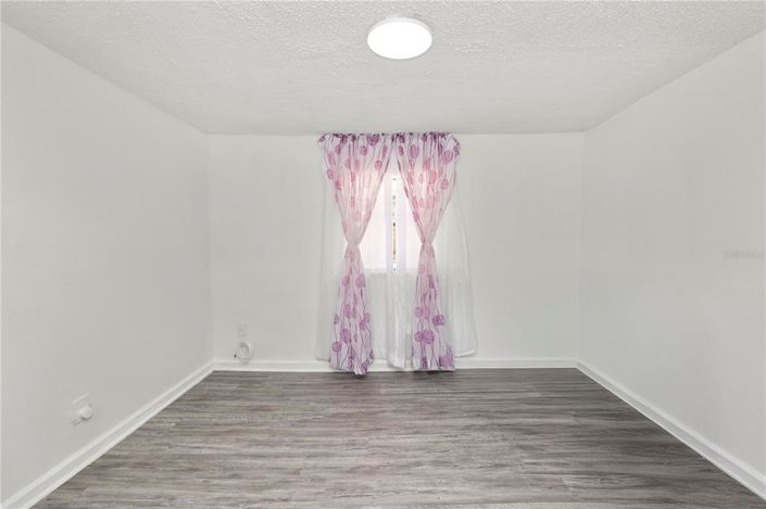 Image No.17-3 Bed House for sale