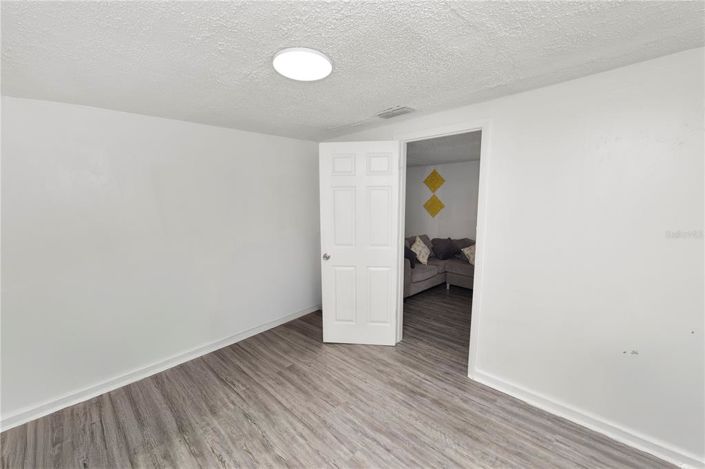 Image No.18-3 Bed House for sale