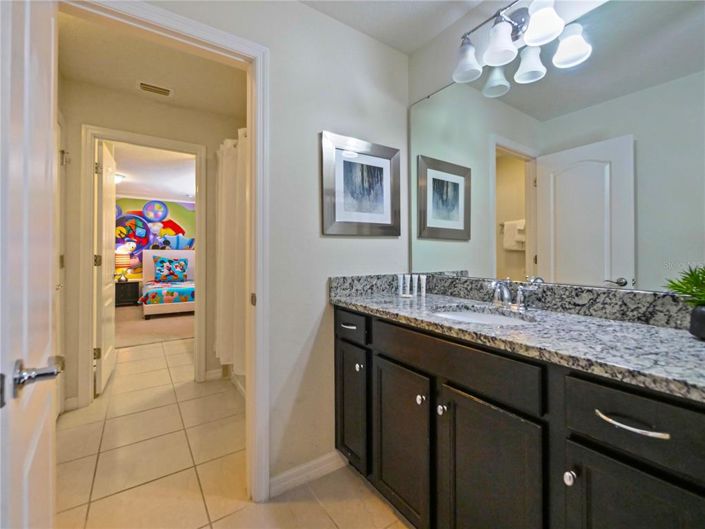 Image No.21-10 Bed House for sale