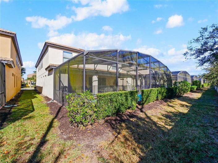 Image No.38-10 Bed House for sale