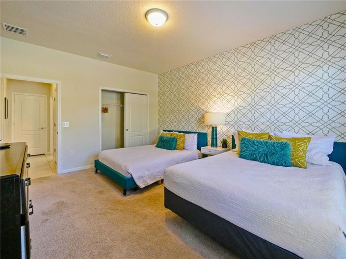 Image No.6-10 Bed House for sale