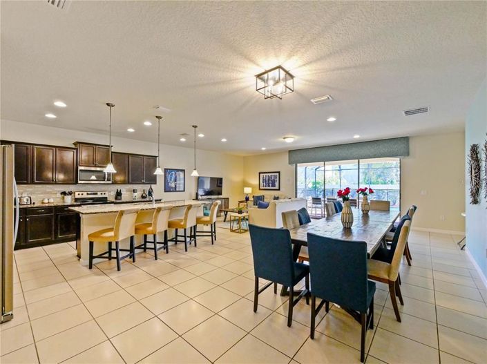 Image No.8-10 Bed House for sale