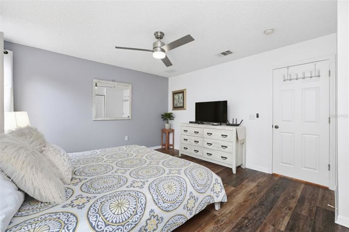 Image No.15-4 Bed Townhouse for sale