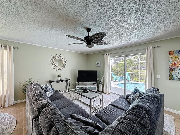 Image No.10-3 Bed House for sale