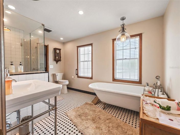 Image No.12-4 Bed House for sale