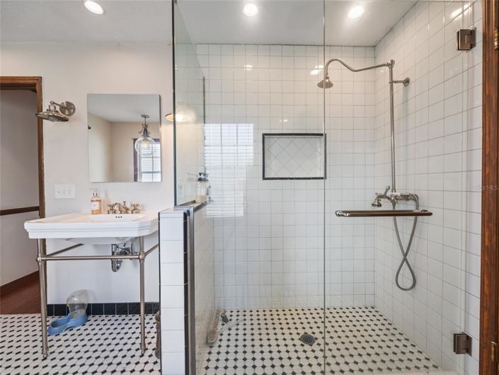 Image No.14-4 Bed House for sale