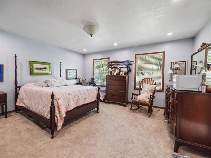 Image No.18-4 Bed House for sale