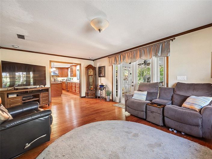 Image No.25-4 Bed House for sale