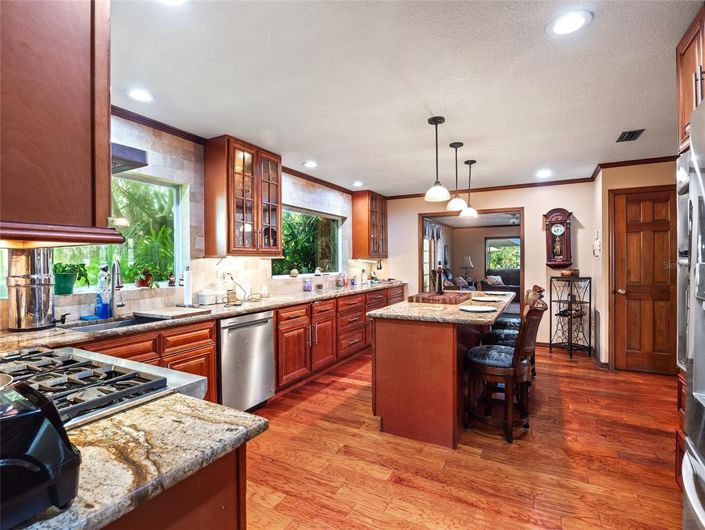 Image No.3-4 Bed House for sale