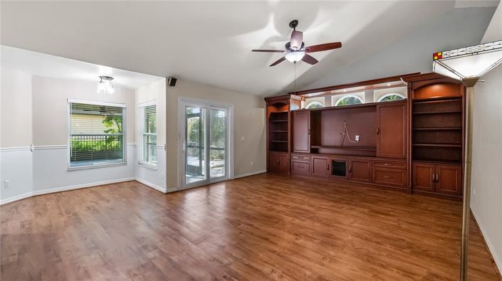 Image No.11-3 Bed House for sale