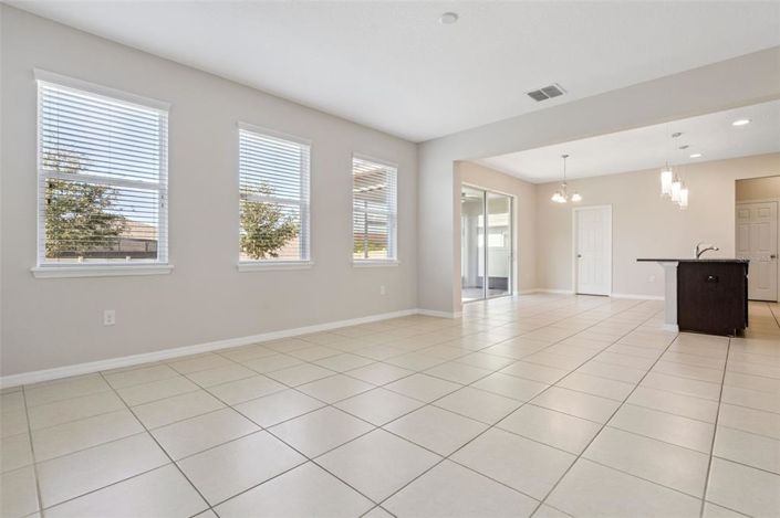 Image No.8-3 Bed House for sale