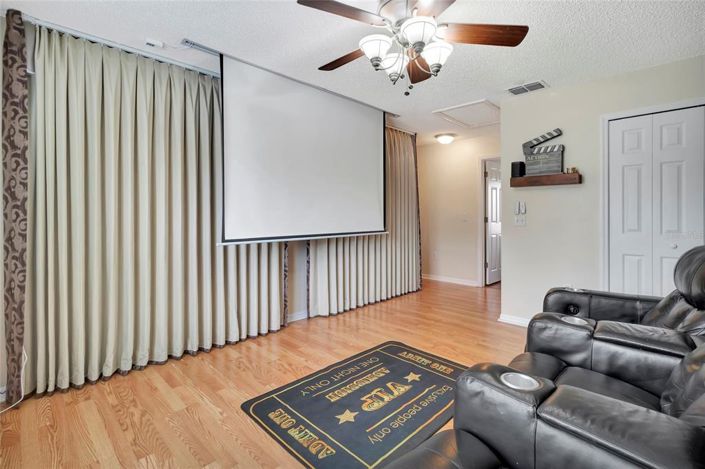 Image No.2-4 Bed House for sale