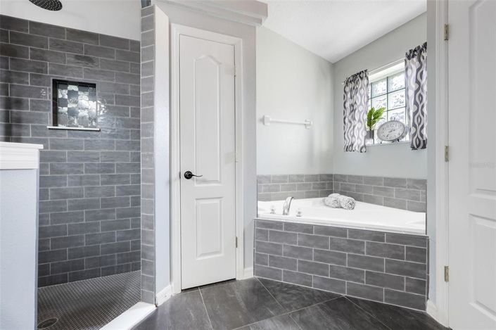 Image No.17-3 Bed House for sale