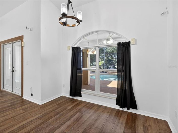 Image No.10-4 Bed House for sale