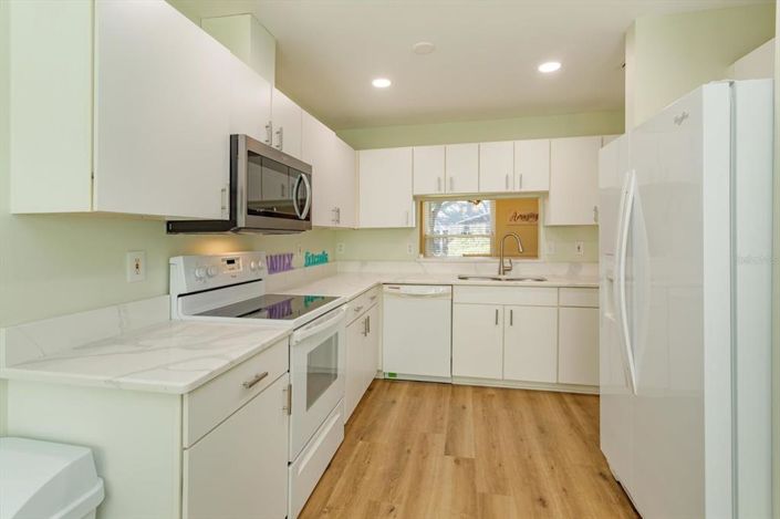 Image No.8-2 Bed House for sale